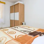 Apartamento With Parking Space Konjevrate, Krka - 24487 Unesic
